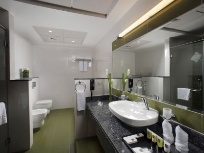 S Hotel Bahrain Sanabis Eksteriør bilde